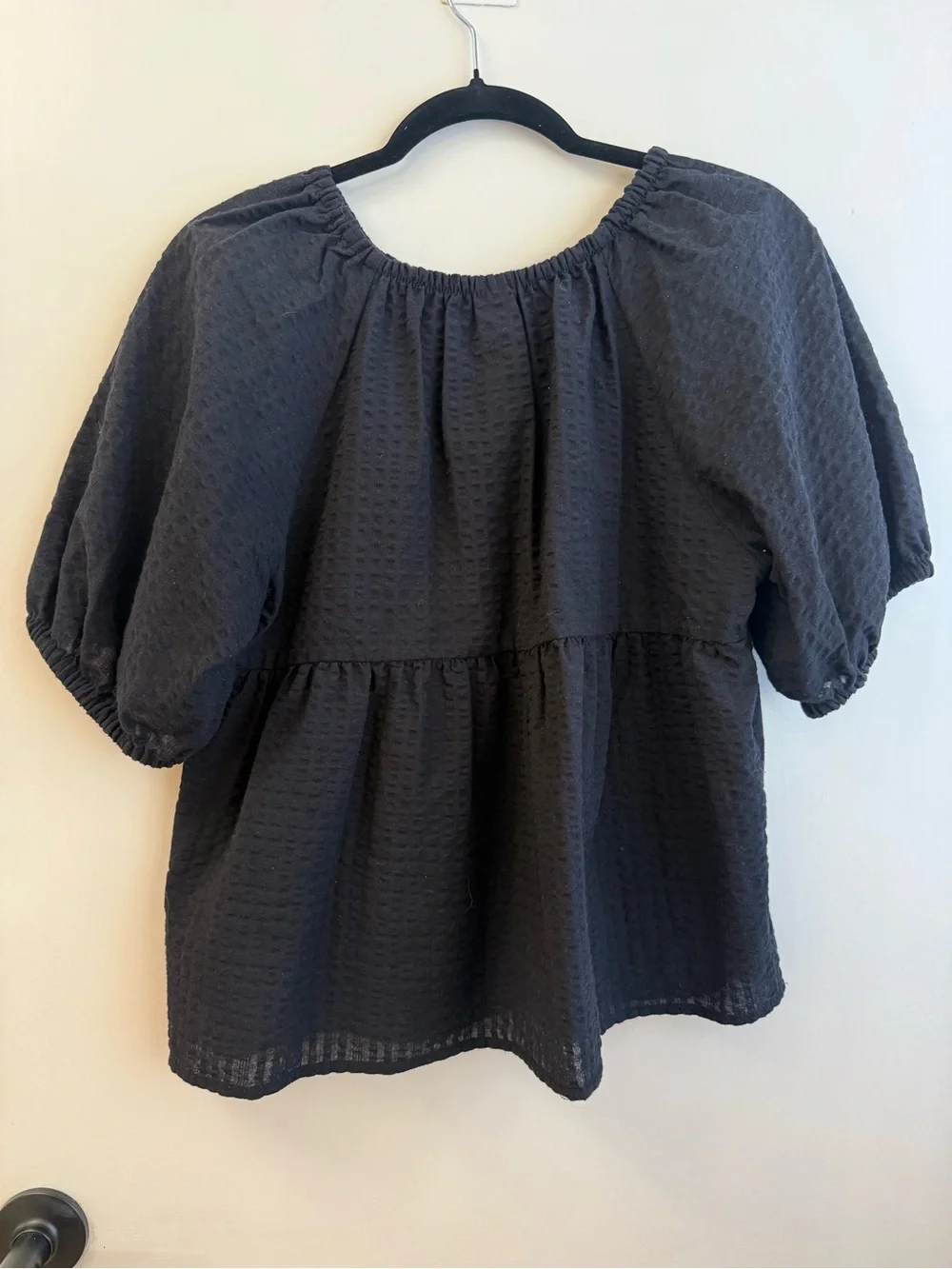 Old Navy Puff-Sleeve Seersucker Babydoll Swing Blouse BLACK - Medium
